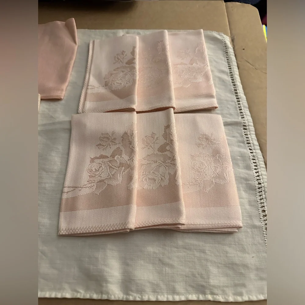 Mismatched linens 15 pieces